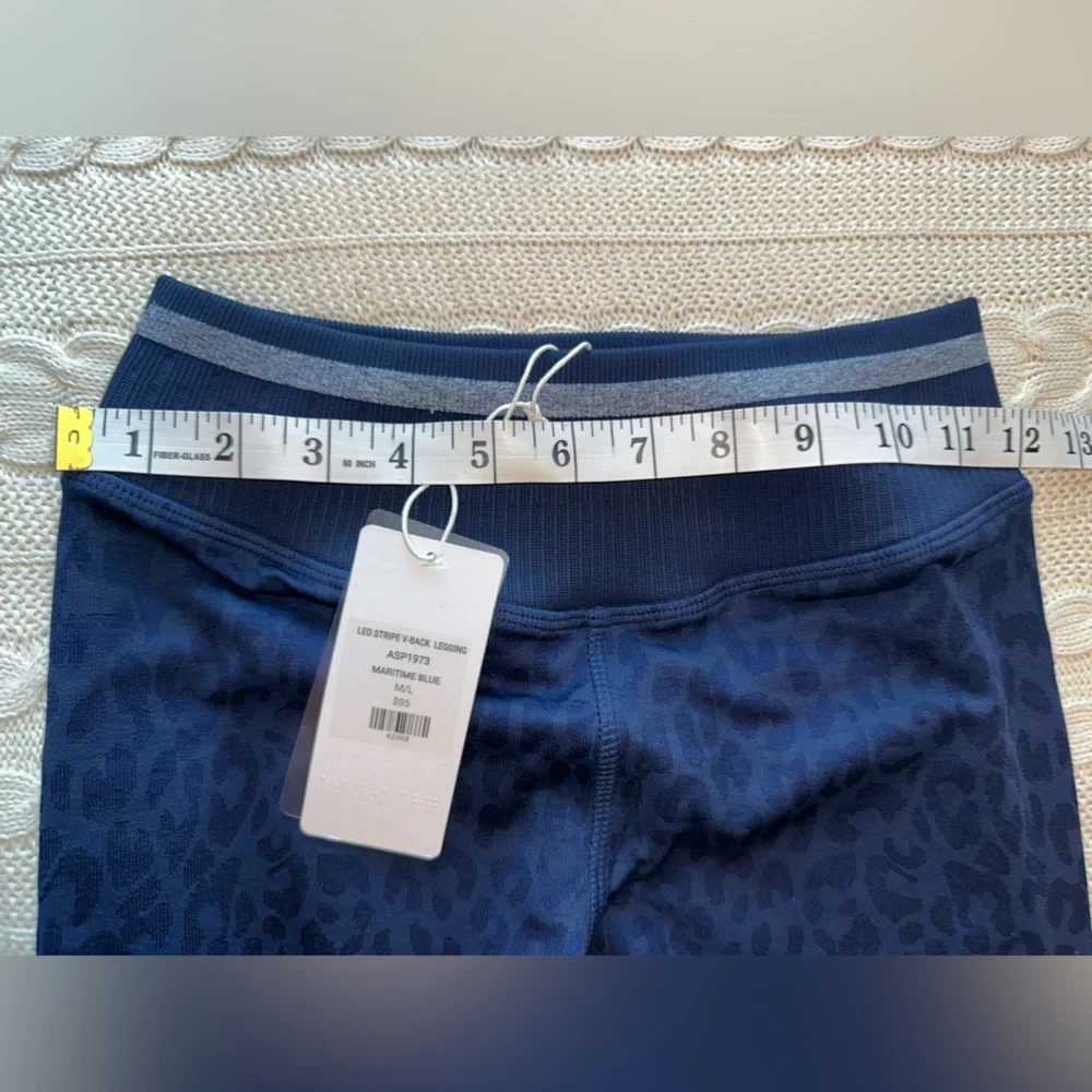 Avocado Yoga Leo Stripe V-Back Legging Maritime Blue  Size M/L NWT - Picture 9 of 10